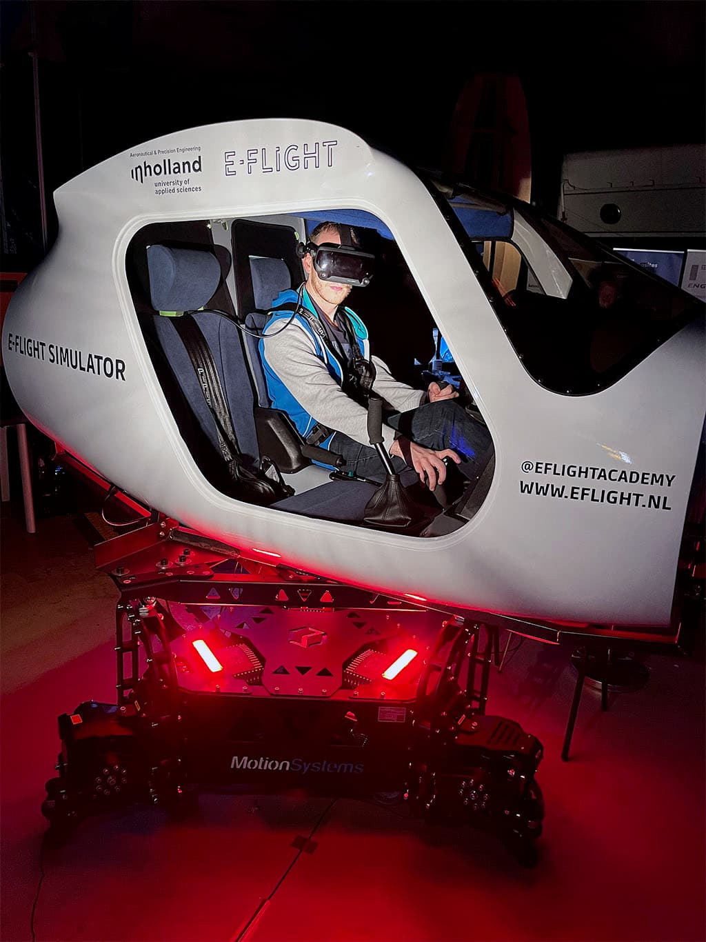 E-Flight Simulator on the PS-3TM-550 motion platform - photo 1
