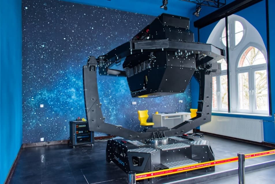 Flight and Driving Simulators on the QS-S25 motion platform - photo 6