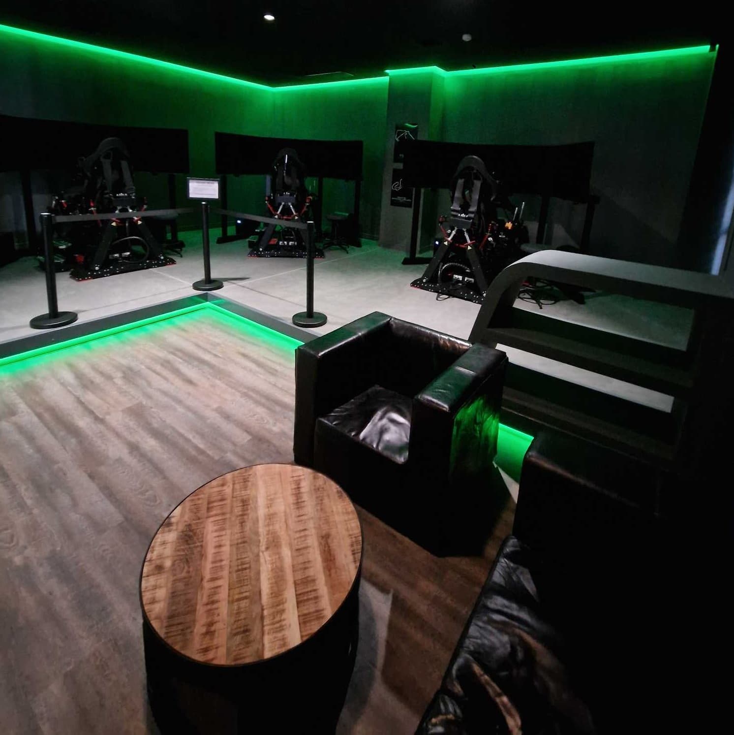 SimClub Sim Racing Center in Greece on the QS-V20 motion platform - photo 2