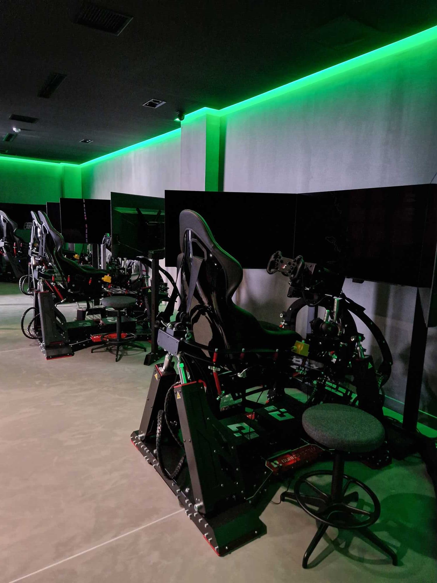 SimClub Sim Racing Center in Greece on the QS-V20 motion platform - photo 4