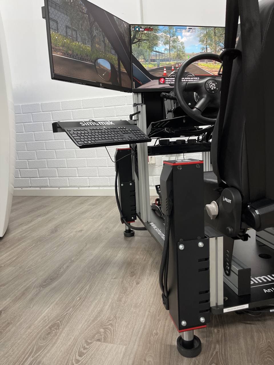 SIMESCAR LITE 2.0 on the QS-220 motion platform - photo 1