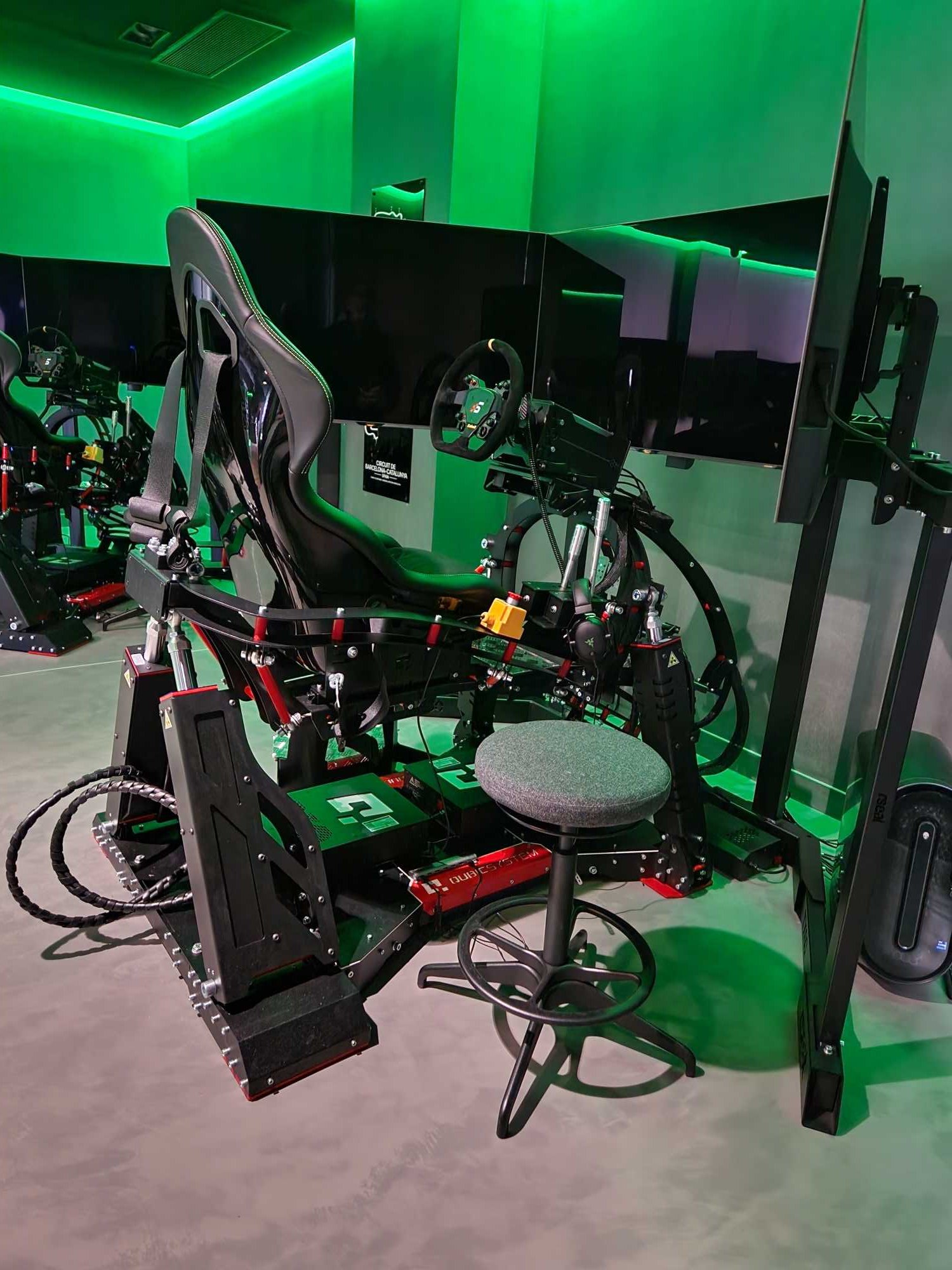 QS-V20 4DOF racing simulator with triple screen setup